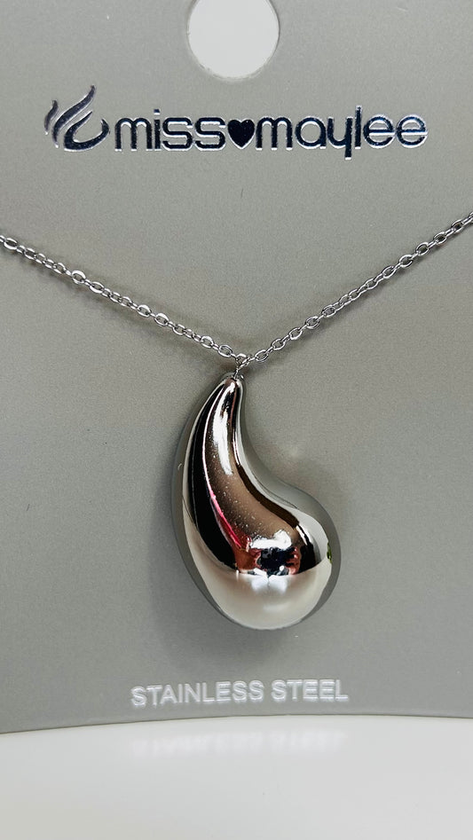 Collana con pendolo a goccia argento