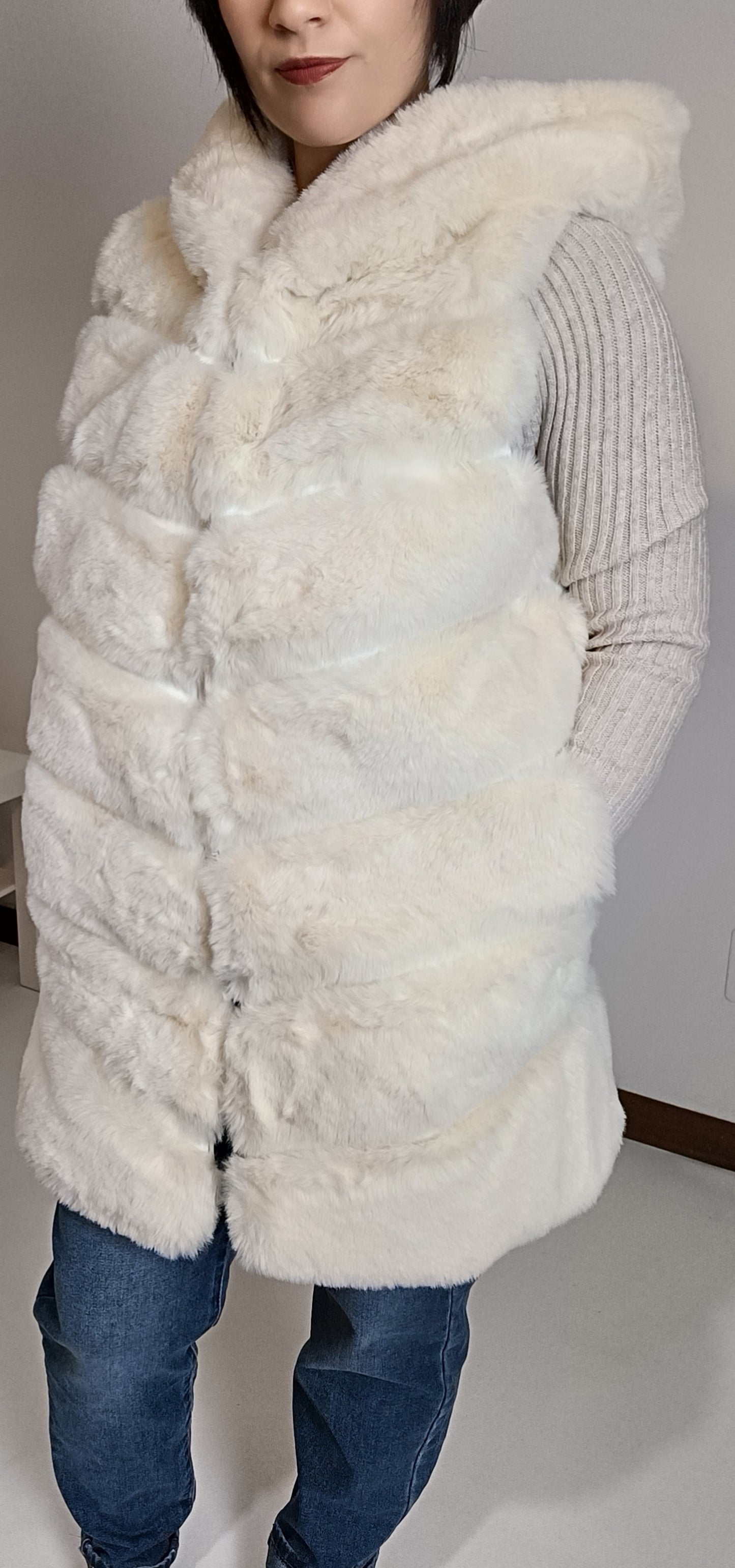 Cappotto Smanicato con Pelo e Cappuccio